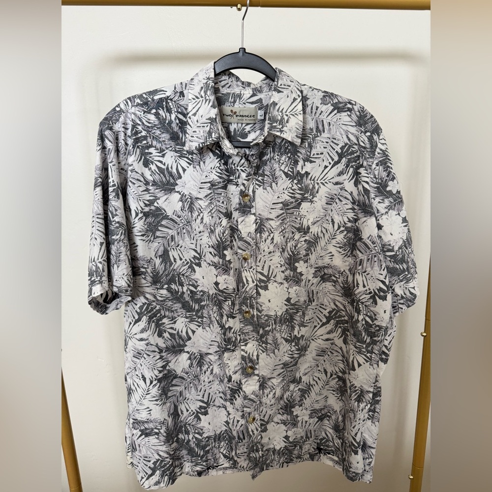 Two Paddles | Black and White Tropical Print |Short-Sleeve | Button-Down | Large